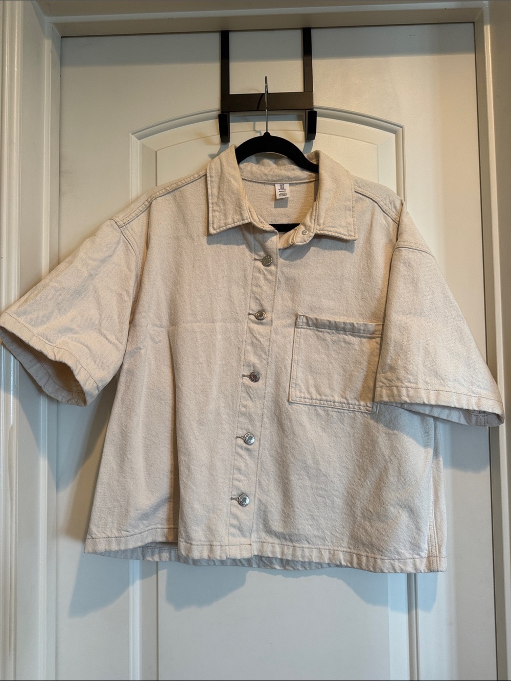 Short-Sleeve denim Button Front Shirt Jacket in Cream